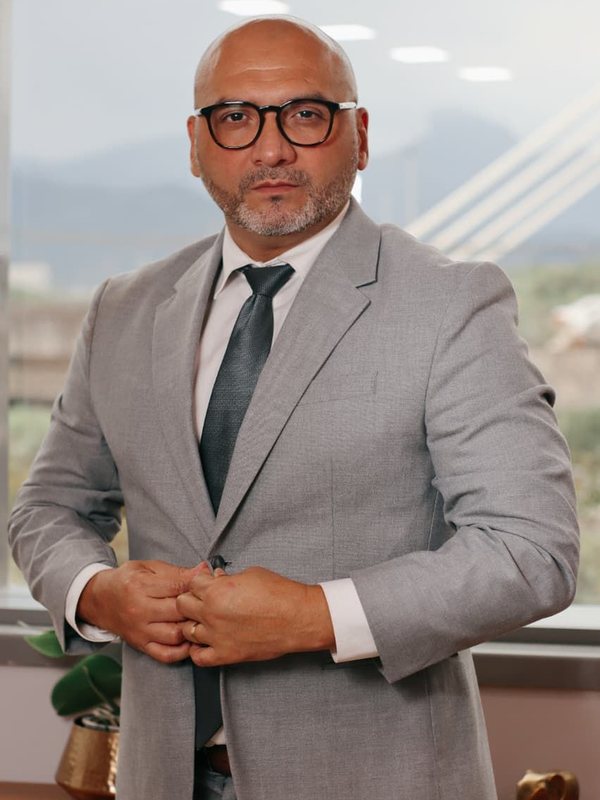 Dr. Daniel Charliton